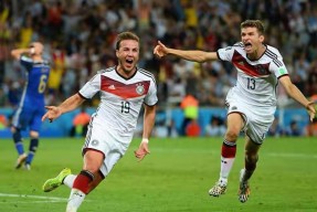 博鱼体育官网地址-里程碑夜！里昂官宣签约；荷甲赛前刷纪录；赛场秩序良好；团队化学反应显著