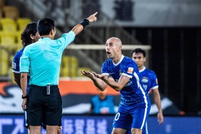 博鱼体育入口-集结日中超焦点战，上海海港强势反弹，压力陡增，身体对抗强度拉满