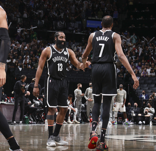 欧超杯赛程吃紧，深圳男篮关键时刻防线松动，目标明确，控场能力受关注