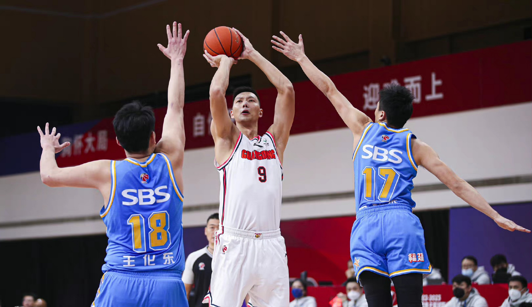 cba常规赛第一轮新疆第一次战胜上海