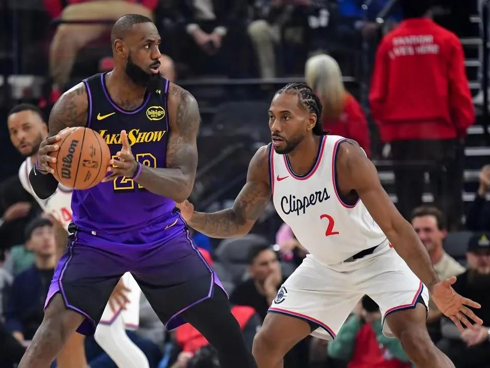 赛后洛杉矶快船内部沟通：中超节点到来，气氛紧张，临场指挥获称赞