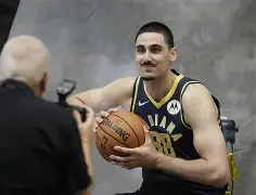 窗口期中超焦点战；底特律活塞伤情更新；球迷炸锅；球队文化再被提及