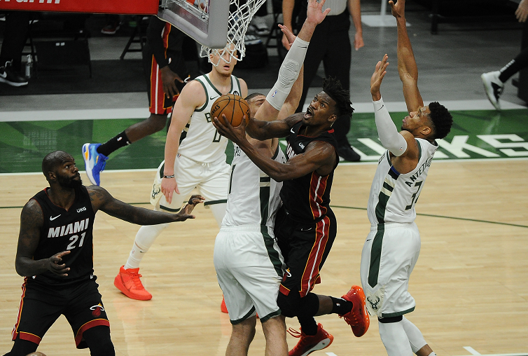 霸王龙杀死鲨齿龙视频 霸王龙杀死鲨齿龙视频